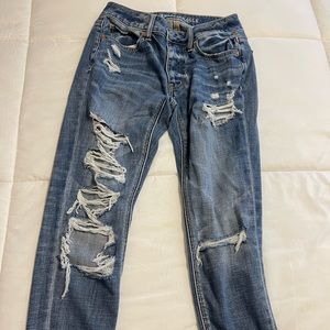 American Eagle Tom girl distressed jeans